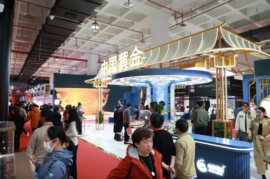 金价高位下消费分化:金饰量跌价升 低克重受青睐